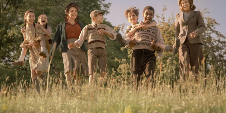 The Railway Children Return