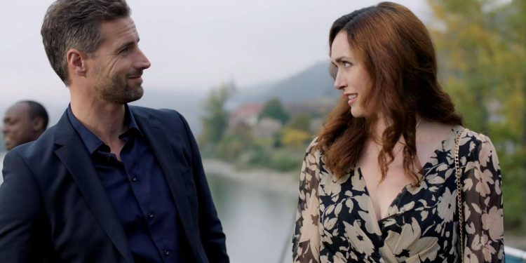 Love on the Danube: Kissing Stars